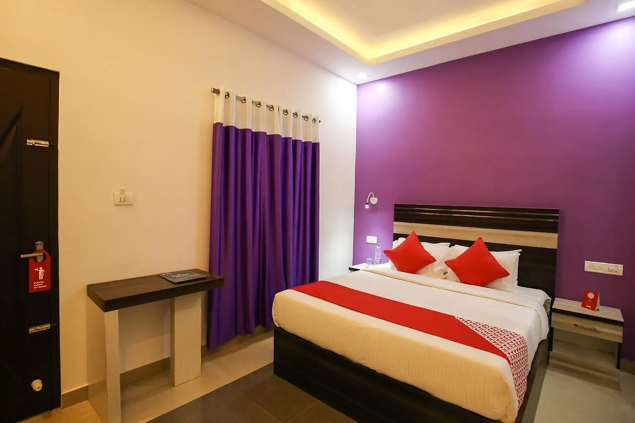 Отель Oyo 10152 Rail View Residency Alappuzha
