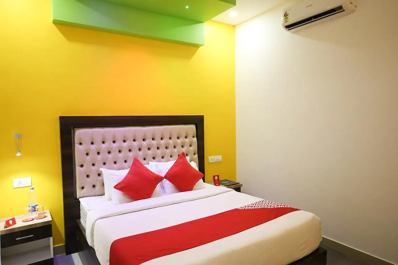 Отель Oyo 10152 Rail View Residency Alappuzha