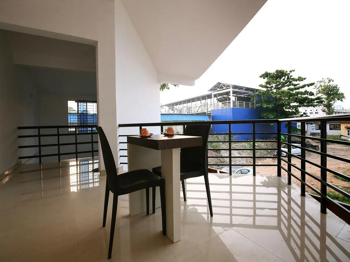 Отель Oyo 10152 Rail View Residency Alappuzha 3*,  Индия