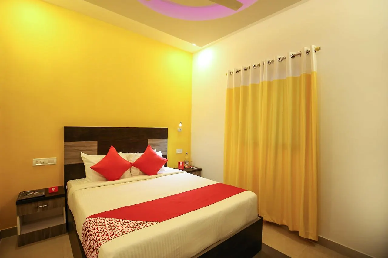 Oyo 10152 Rail View Residency Hotel Alappuzha
