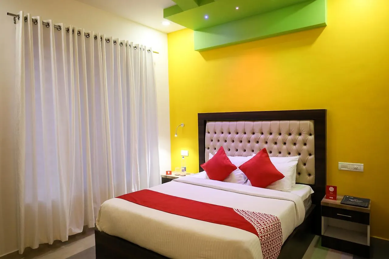 Oyo 10152 Rail View Residency Hotel Alappuzha India